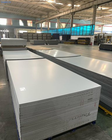 Uso del panel compuesto de aluminio con revestimiento de PE para decoración de interiores